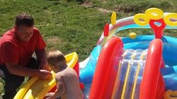 Aroganta incredibila a lui Ghita Ciobanul! Simpaticul personaj din reclame si-a tras piscina la stana! FOTO