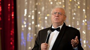 Alexandru Arsinel, din nou pe scena! Cum a aparut artistul in fata publicului dupa cele cinci operatii suferite la coloana?