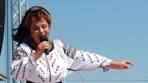 Laura Lavric spune ca sora ei e invidioasa pe ea