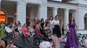 Gestul impresionant facut de Adina Buzatu pentru un om barbat aflat intr-un scaun cu rotile