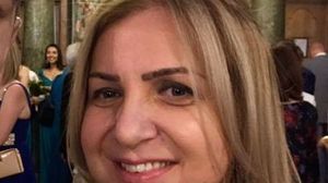 Cum a aparut imbracata Carmen Serban de cand a slabit enorm? Cantareata are 46 de ani,dar arata ca o pustoaica acum