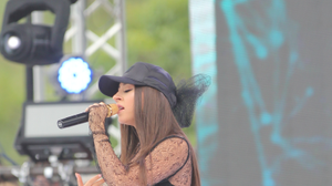 Nicole Cherry isi castiga singura banii de la 14 ani, dar n-a reusit sa puna niciun leu deoparte: “Am invatat sa ma bucur de viata pentru ca nu stii ce se intampla maine” Cantareata castiga in jur de 2.000 de euro pe concert – Video Exclusiv!