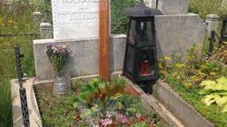 Dovada ca iubirea trece dincolo de moarte! Tatal Madalinei Manole merge la mormantul sotiei saptamanal desi abia se mai tine pe picioare! "Abia se misca, saracul!" Barbatul are probleme grave de sanatate! VIDEO EXCLUSIV