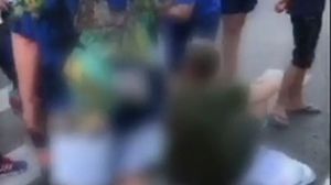 Imagini teribile surprinse în Mamaia! O fetiţă şi bunicii ei, spulberaţi de o maşină pe trecere! Dorian Popa le-a sărit în ajutor