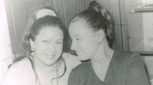 Dezvaluirile tulburatoare ale Mariei Dragomiroiu despre nasa Ileana Sararoiu, care dorea sa-i infieze fata: ""Nasa a vrut sa mi-o ia pe Ileana. Imi tot spunea: "Da-mi-o mie pe Ileana, ca tu mai faci copii!".. Ea nu putea sa faca, pierdea sarcina la 6 luni