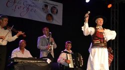 Ce face ACUM fosta sotie a lui Cristian Pomohaci! In timp ce acuzatiile aduse preotului se inmultesc, Ileana Matus pare ca a dat uitarii perioada traita cu acesta