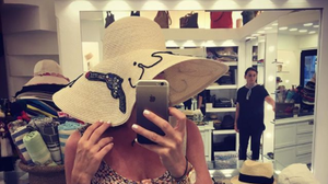 Maria Marinescu si-a etalat burtica de graviduta, in vacanta! FOTO