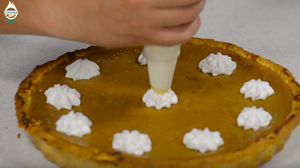 Vine toamna, in bucatarii incepe sa miroasa a deserturi dulci si aromate: Tarta cu dovleac! Reteta simpla si gustoasa!