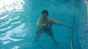 Leo Iorga incearca orice in lupta impotriva bolii: "Prima mea baie in... ceai de plante! Apoi, primele exercitii in apa de mare care se afla in afara marii!” FOTO