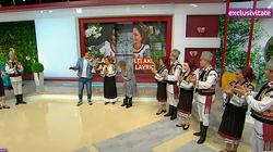 Laura Lavric a implinit astazi 71 de ani! Cantareata de muzica populara a fost sarbatorita la Teo Show! Bursucu s-a tinut de sotii: "Asta este tortul dvs, dar o sa-l mancam noi"
