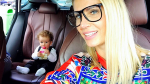 Andreea Bănică s-a fotografiat aşa, iar un fan i-a atras atenţia: ”Pentru siguranţa lui bebe...”