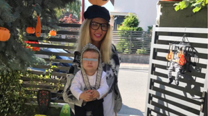 Cat de scump este baietelul Andreei Banica! Artista si-a amenajat gradina din fata casei cu elemente si decoratiuni de toamna, spre incantarea micutului Noah Andrei! Iata cum arata!