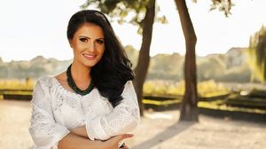 Solista Geanina Manea este si o profesoara foarte iubita! Vezi aici ce dedicatii emotionante primeste de la elevi