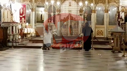Maria Constantin a luat calea bisericii! Defaimata de Marcel Toader, cantareata a ajuns sa se roage, in genunchi, la icoane si sfinti! Video exclusiv!