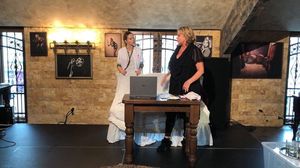 Laura Cosoi, Dana Dembinski si Radu Valcan joaca in spectacolul de teatru “Belvedere”, care are premiera astazi la Bucuresti