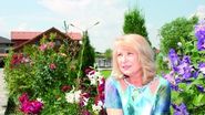 Actrita in gradina casei sale (foto: Revisa VIP)