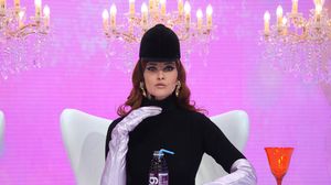 Iulia Albu, despre fusta Iulianei: “Eu sunt curioasa cate oi ai barbierit pentru monstruozitatea de fusta pe care o porti!” Cum arata tinuta tinerei vedeti azi, la "Bravo, ai stil!", de la 16.30, la Kanal D