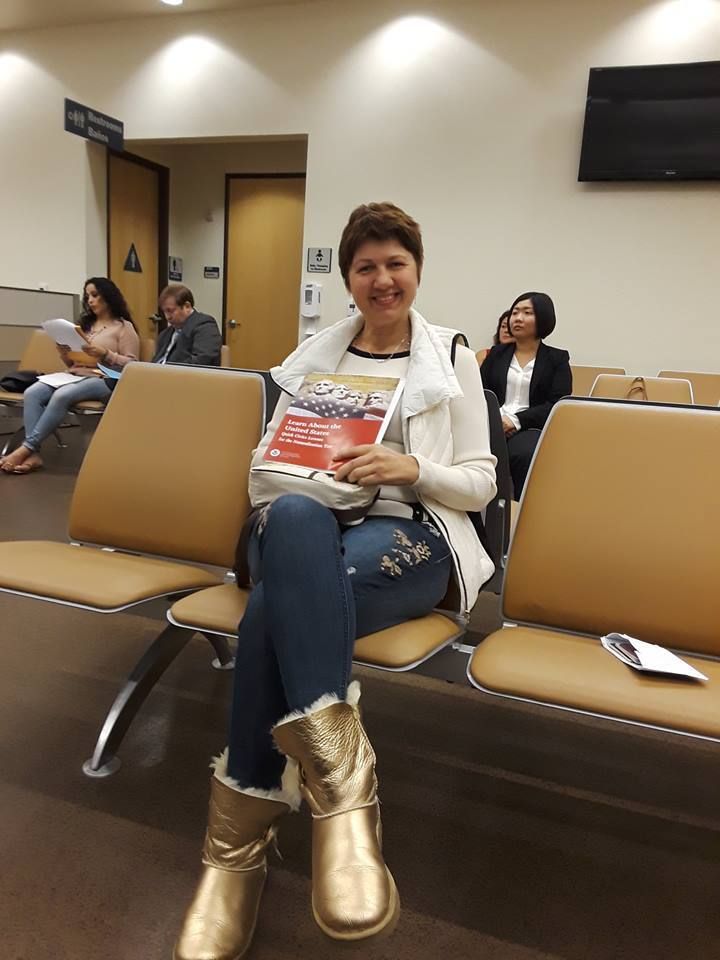 Corina Deschide Cartea Pe Care O Citeste Ca sa obtina cetatenia americana, Corina Dragotescu a vorbit la