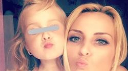 Elena Hueanu, gest emotionant pentru copiii saraci! Blondina a cumparat mancare de sute de euro, pentru familii nevoiase! Foto!