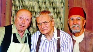 Amintiri memorabile cu Gheorghe Dinica! Marele actor a facut intr-un an Revelionul la mama lui, cu prietenii, iar dimineata a achitat toata consumatia, ca la restaurant!