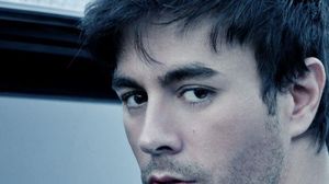 Enrique Iglesias e tătic! Anna Kournikova, partenera lui de 16 ani, i-a dăruit gemeni