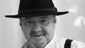 Bunicul Nicu Alifantis, dedicatie in versuri pentru nepotica lui!