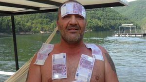 Nelson Mondialu si-a impodobit bradul cu bancnote! Imagini fabuloase