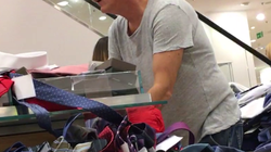 Cum arata Toni Grecu la 57 de ani! L-am prins pe umorist la shopping, cand proba camasi! VIDEO EXCLUSIV
