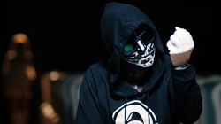 De ce poarta, de fapt, Carla's Dreams masca pe chip? "Ma ajuta sa..."