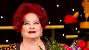 Stela Popescu le-a explicat fanilor ca nu este mama fratelui lui Banica jr. Multi au crezut ca regretata actrita a fost casatorita cu Stefan Banica Stela Popescu este supranumita "regina comediei"