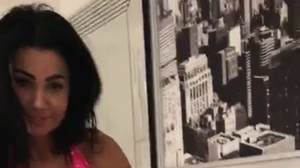 Poftiti in dormitorul celebrei Oana Zavoranu! Asta se intampla in fiecare dimineata in patul vedetei