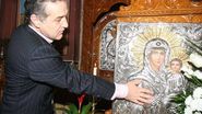 Gigi Becali este extrem de credincios si a construit multe biserici