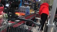Oana Roman nu-si neglijeaza sarcinile de gospodina