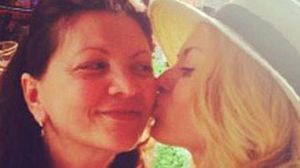 Cearta la cutite intre Delia Matache si mama ei! Cantareata si-a facut bagajele si a plecat de acasa ca sa se mute cu iubitul! Vezi cand s-a intamplat asta!