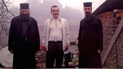 Suma fabuloasa pe care a bagat-o Gigi Becali in conturile calugarilor romani de la Muntele Athos! Parintele Pimen Lacuschitiotul spune ca patronul Stelei a donat peste 5 milioane de euro si ca functionarii greci din banca s-au speriat cand au vazut cati b