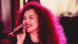 Alina Dinca si-a facut o noua trupa! Artista a renuntat la fosta sa formatie! VIDEO!