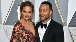 Sotia lui John Legend, topless! Mai are putin si naste, dar nu are inhibitii: "Te rog, nu ma face sa ma simt rusinata"