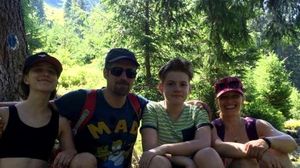 Detalii infioratoare din tripla crima de la Brasov. Barbatul si-a ucis sotia, iar apoi i-a pus un ghiveci cu flori pe piept. Ce-a urmat apoi e halucinant