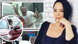 Andreea Marin, asaltata de fani oriunde merge! Era in trafic, la semafor, cand un sofer a oprit, s-a dus la ea si...
