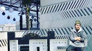 Codin Maticiuc despre minivacanta lui: "V-am mai spus ca merg la mare de 1 Mai... Alte fete misto mai erau la bar, erau imbracate colorat si cool si erau de la ANAF"