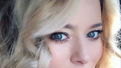 Insarcinata in luna a opta, Laura Cosoi a purtat tocuri si a atras toate privirile la un eveniment monden. Uite cum arata burtica vedetei. FOTO!