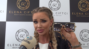 Bianca a luat foc dupa ce imaginea ei a fost "vanduta" pe eBay cu doar 2,65 de dolari!!! “Am vazut o gramada de replici ai ochelarilor mei”! | EXCLUSIV