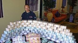 El este George, romanul care a ingrijit timp de 16 ani o batrana din Italia. La moartea ei a avut parte de o surpriza colosala