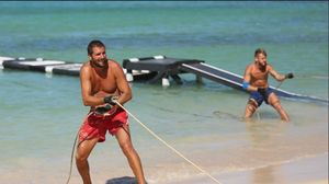 Pregatiri intense pentru sosirea lui Catalin Cazacu. Uite ce tricouri poarta fanii care-l vor intampina la noapte la aeroport FOTO EXCLUSIV!