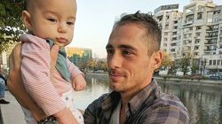 Fetita lui Vladimir Draghia si-a inceput cariera de fotomodel, desi nu a implinit inca un an! Micuta Zora face reclama hainutelor pentru copii vandute de mama sa!