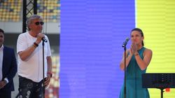 Atat costa blugii ciudati de Ilie Nastase si care au fost laudati si de Gabriela Firea! Tu ai plati atat pentru o pereche de blugi?