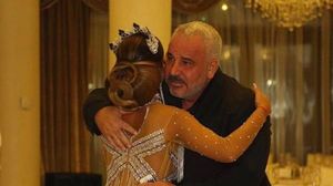 Fiica lui Sile Camataru arata senzational in costum de baie! Uite cat de sexy e Rebecca in piscina din curtea vilei sale!