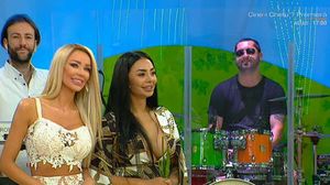 Bianca Dragusanu, super sexy in prima emisiune dupa anuntul despartirii de Victor! A purtat o tinuta provocatoare, transparenta si cu decolteu generos!