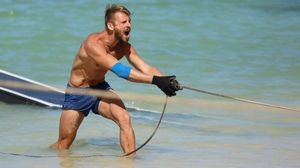 Ionut Jaguarul, aparitie-surpriza la un party monden! A venit direct de la aeroport