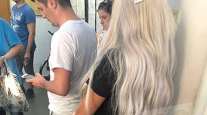 Loredana Chivu, surprinsa la coada la posta! Ce-a facut blondina cand a ajuns la ghiseu! Bucurestenii si-au dat imediat coate intre ei